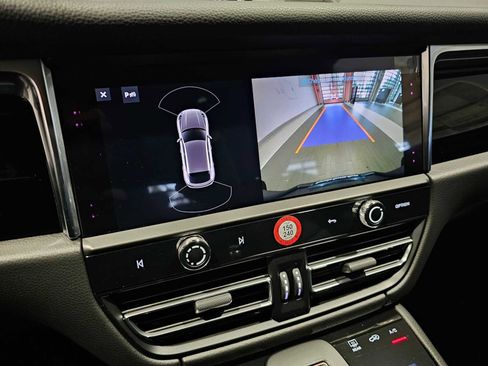 Used 2025 Porsche Macan image 30