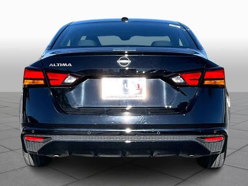 Used 2025 Nissan Altima 2.5 SV image 4