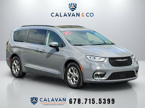 Used 2023 Chrysler Pacifica Limited FWD image 1
