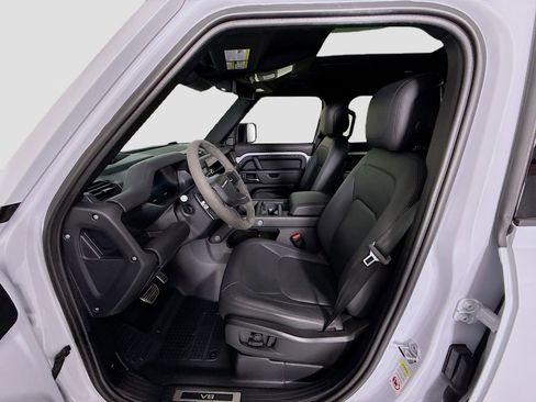 Used 2023 Land Rover Defender 110 V8 AWD/4WD image 19