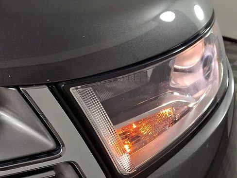 Used 2017 Ford Edge Titanium w/ Technology Package AWD/4WD image 12