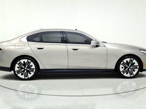 Used 2026 BMW 530i RWD image 10