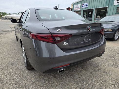 Used 2018 Alfa Romeo Giulia Ti AWD/4WD image 11