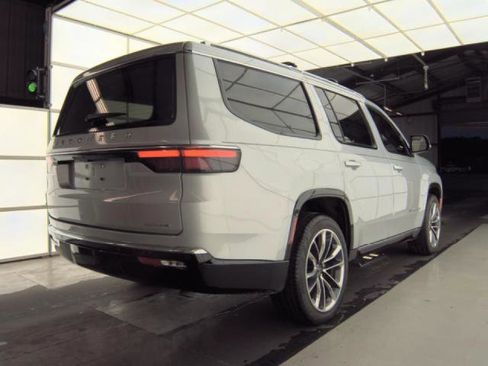 Used 2024 Jeep Wagoneer Series III w/ Premium Group I AWD/4WD image 4