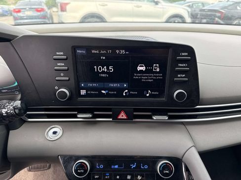 Used 2025 Hyundai Elantra Hybrid FWD image 13