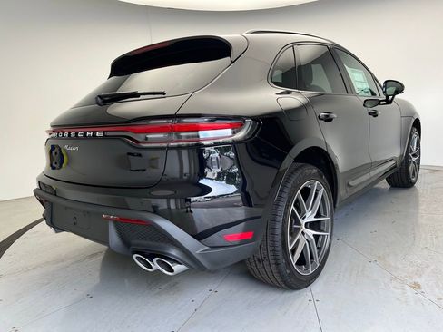 Certified 2025 Porsche Macan AWD/4WD image 22