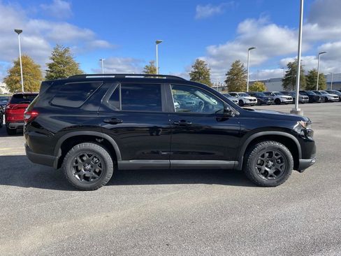 New 2025 Honda Pilot TrailSport image 2