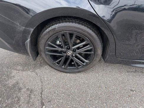 Used 2025 Toyota Camry SE image 5