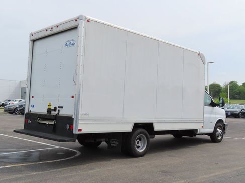 Used 2024 GMC Savana 3500 Extended w/ Power Convenience Package RWD image 3