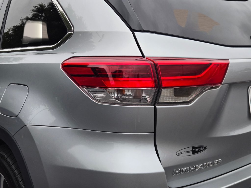 Used 2018 Toyota Highlander XLE FWD image 9
