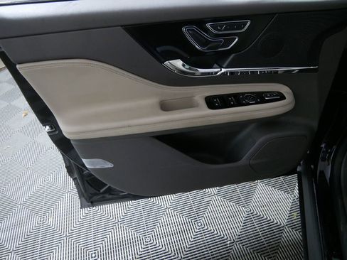 Used 2023 Lincoln Corsair Reserve w/ Jet Appearance Package image 12