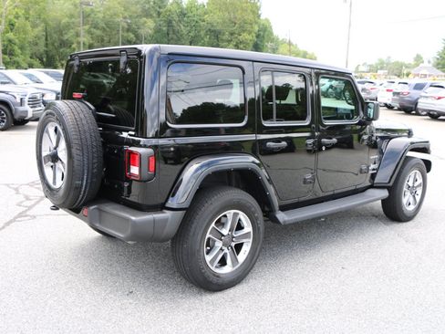 Used 2022 Jeep Wrangler Unlimited Sahara AWD/4WD image 7