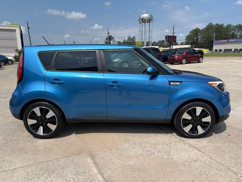 Used 2018 Kia Soul + FWD image 5