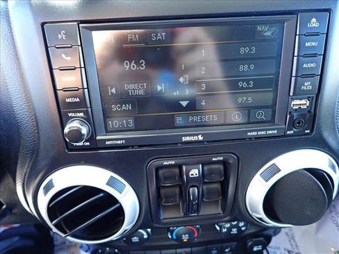 Used 2015 Jeep Wrangler Unlimited Sahara w/ Connectivity Group AWD/4WD image 24