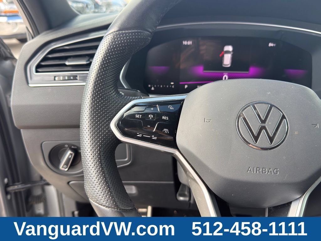 Used 2023 Volkswagen Tiguan SE R-Line FWD image 17