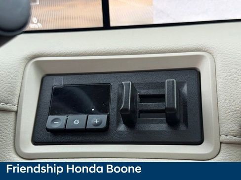 Used 2025 Nissan Armada Platinum Reserve AWD/4WD image 34