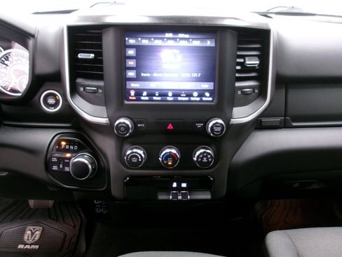 Used 2021 RAM 1500 Big Horn AWD/4WD image 10