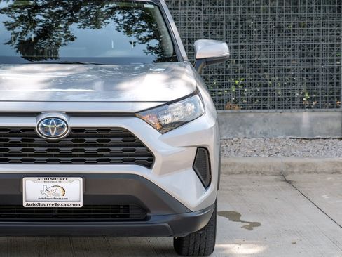 Used 2022 Toyota RAV4 LE AWD/4WD image 42