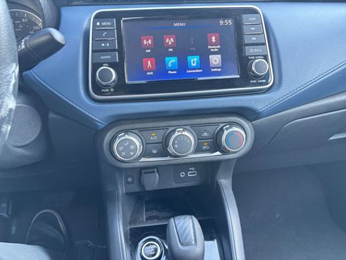 Used 2025 Nissan Versa SV FWD image 17