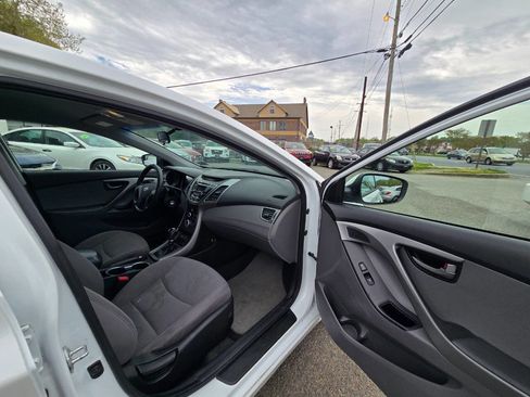 Used 2015 Hyundai Elantra SE FWD image 33