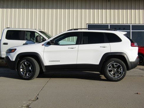 Used 2019 Jeep Cherokee Trailhawk image 11