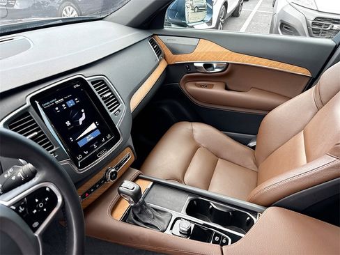 Used 2022 Volvo XC90 T6 Momentum image 26