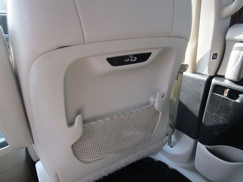 Used 2021 Chrysler Pacifica Touring-L image 19