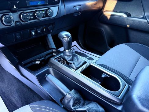 Used 2021 Toyota Tacoma TRD Off-Road image 13