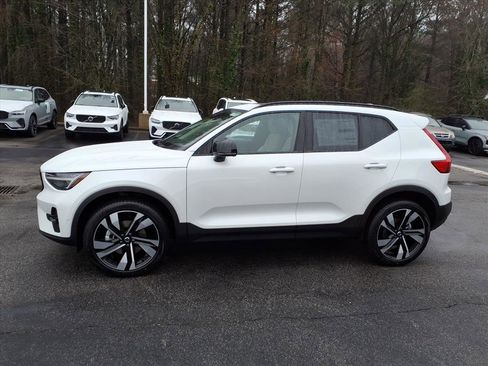 New 2026 Volvo XC40 B5 Ultra w/ Protection Package Premier image 8