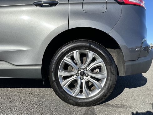 Used 2023 Ford Edge Titanium image 34