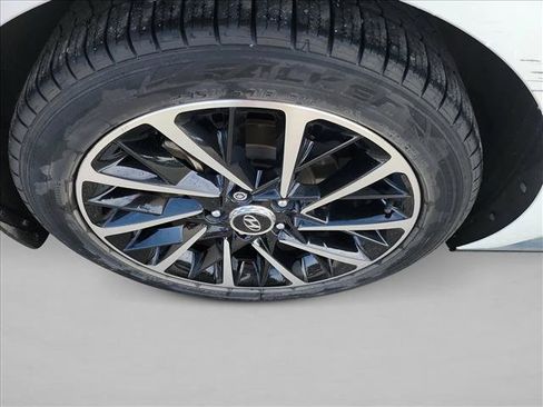 Used 2021 Hyundai Sonata Limited w/ Preferred Accessory Package image 9