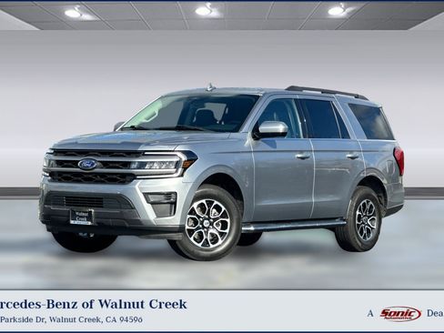 Used 2022 Ford Expedition XLT image 1