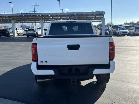 Used 2025 Toyota Tacoma TRD Off-Road image 28