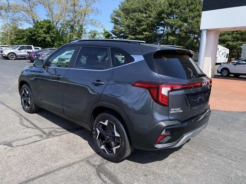 Used 2024 Kia Seltos EX AWD/4WD image 3