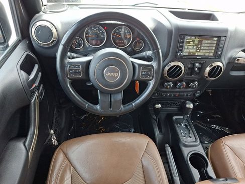 Used 2016 Jeep Wrangler Unlimited Sahara AWD/4WD image 11