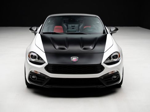 Used 2019 FIAT 124 Spider Abarth w/ Convenience Group RWD image 8