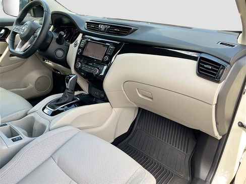 Used 2022 Nissan Rogue Sport SL image 28