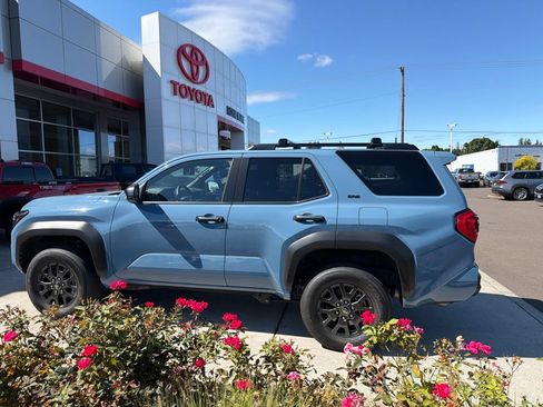 Used 2025 Toyota 4Runner SR5 AWD/4WD image 7