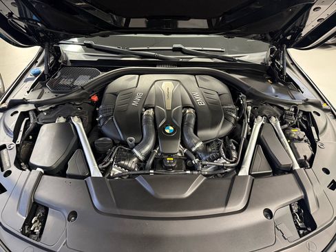 Used 2019 BMW 750i xDrive w/ Executive Package image 23