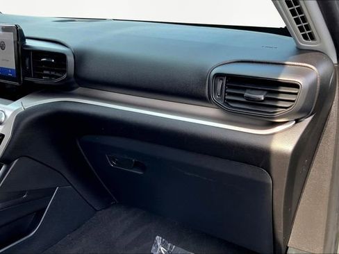 Used 2022 Ford Explorer XLT image 23