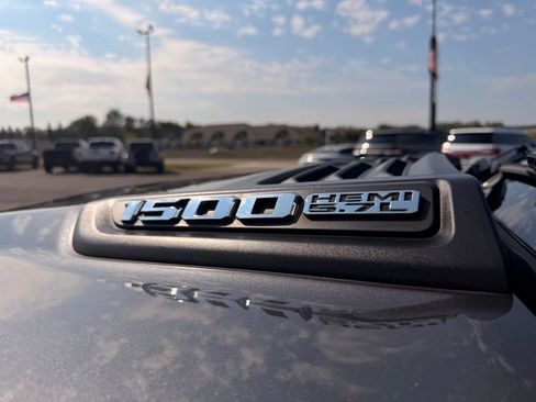 Used 2019 RAM 1500 Laramie AWD/4WD image 22