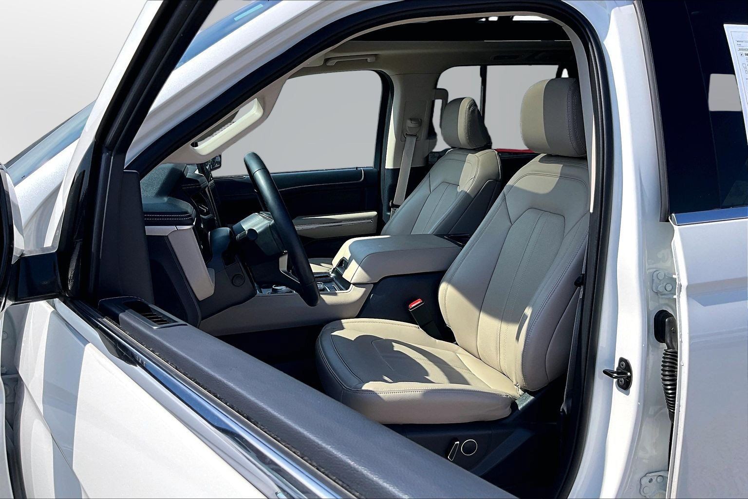 Used 2024 Ford Expedition Limited AWD/4WD image 16