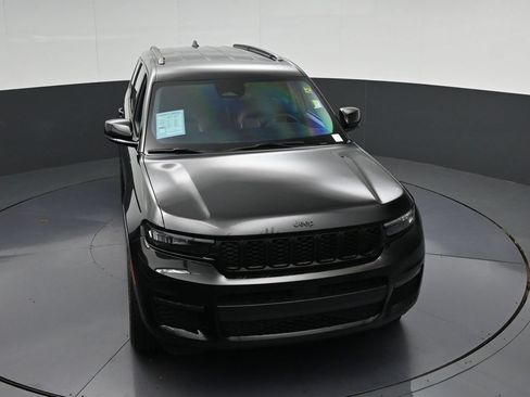 Used 2024 Jeep Grand Cherokee L Limited w/ Black Appearance Package RWD image 23