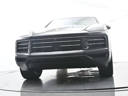 Certified 2025 Porsche Cayenne AWD/4WD image 53