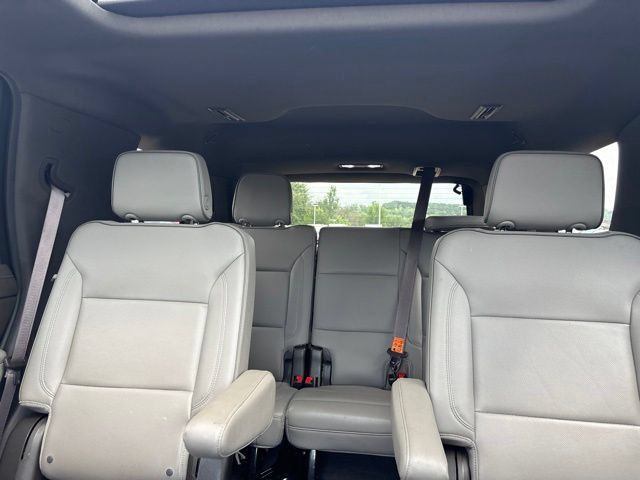 Used 2023 GMC Yukon SLT w/ SLT Premium Package AWD/4WD image 25