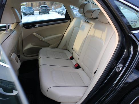 Used 2017 Volkswagen Passat 1.8T R-Line image 26