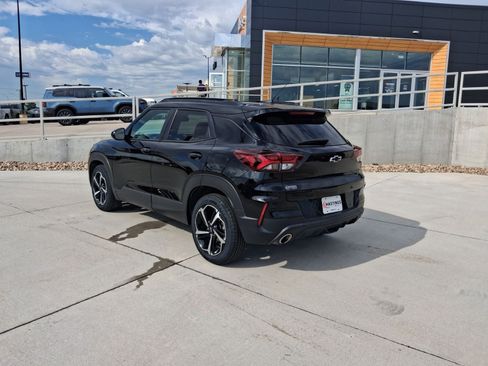 Used 2022 Chevrolet TrailBlazer RS w/ Technology Package FWD image 3