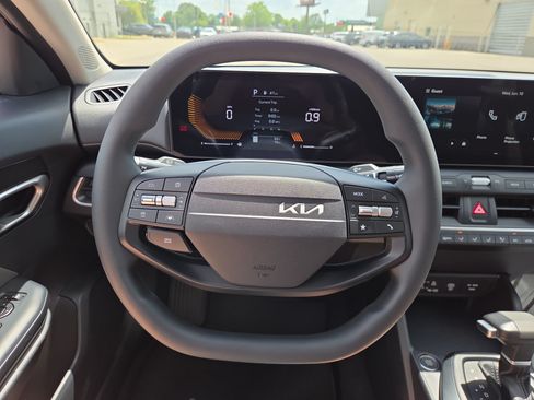 New 2026 Kia K4 FWD image 9