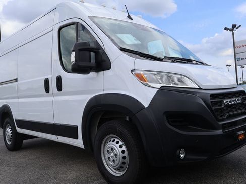 Used 2026 RAM ProMaster 2500 w/ Premium Convenience Group FWD image 2