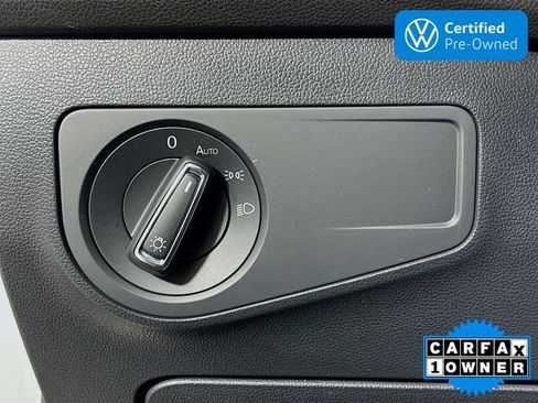 Used 2023 Volkswagen Tiguan SE w/ Panoramic Sunroof Package image 10